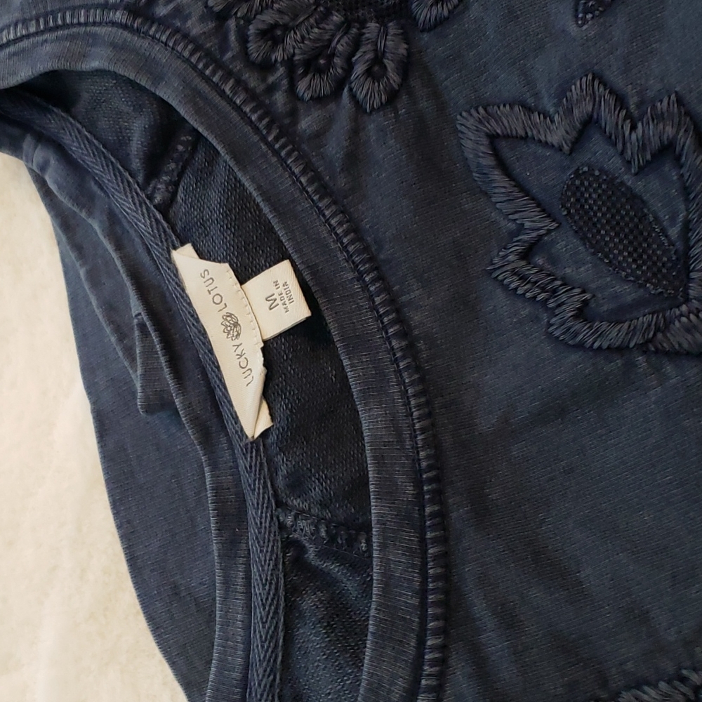 Lucky Lotus 3/4 sleeve top M